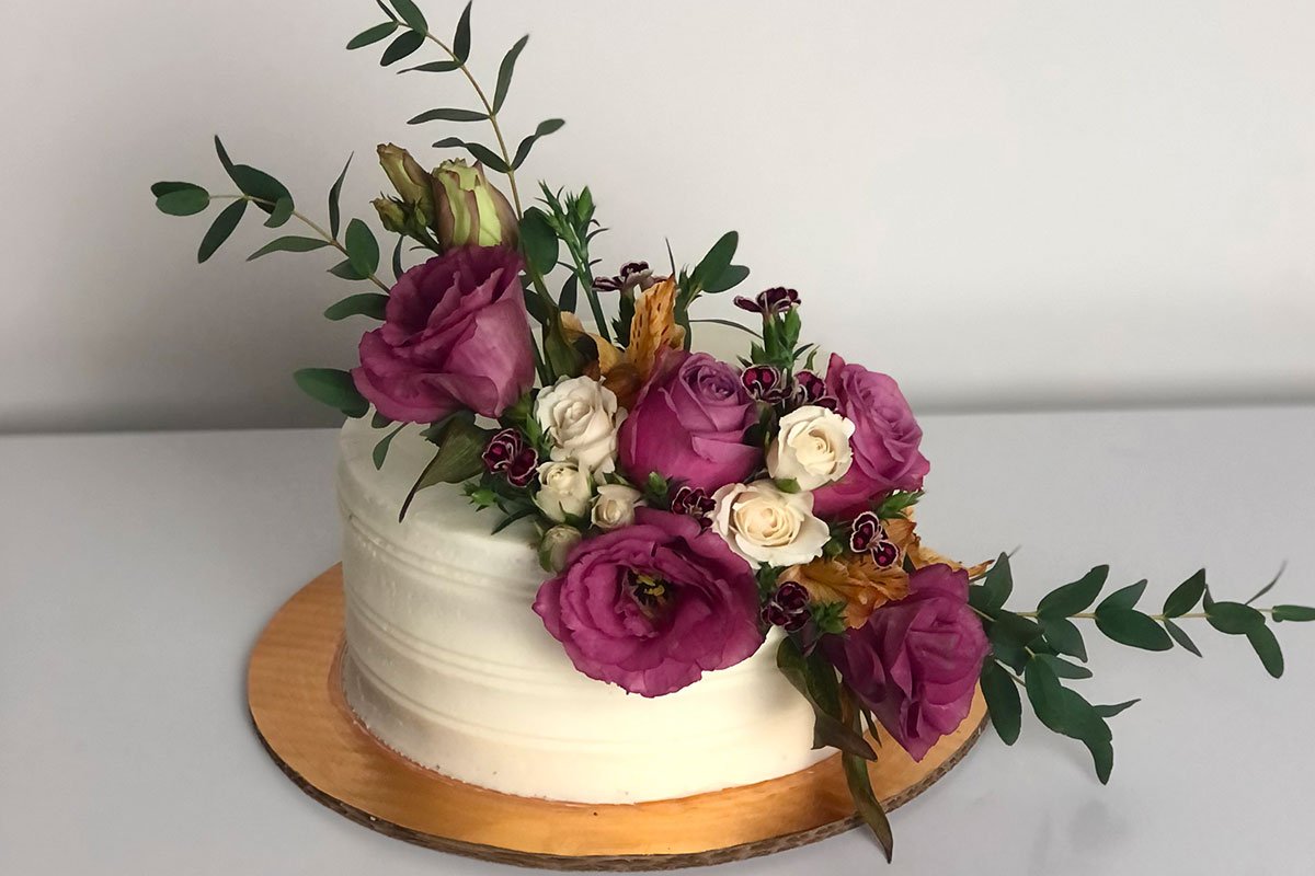 Mother's day cake with flowers