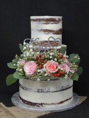 View Wedding Cakes Gallery – Dezzie Bakery Wedding cakes and dessert tables gallery by Dezzie Bakery