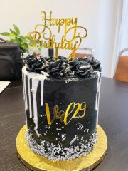 black n gold val