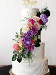 Dezzie Bakery Wedding Cake with Flowers Dezzie Bakery Wedding Cake with Flowers