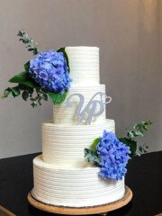 Dezzie Bakery Wedding Cake with Flowers Dezzie Bakery Wedding Cake with Flowers