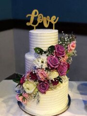 Dezzie Bakery Wedding Cake with Flowers Dezzie Bakery Wedding Cake with Flowers