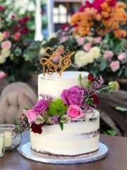 Dezzie Bakery Wedding Cake with Flowers Dezzie Bakery Wedding Cake with Flowers