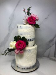 Dezzie Bakery Wedding Cake with Flowers Dezzie Bakery Wedding Cake with Flowers