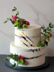 Dezzie Bakery Wedding Cake with Flowers Dezzie Bakery Wedding Cake with Flowers