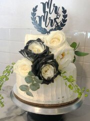 Dezzie Bakery Wedding Cake with Flowers Dezzie Bakery Wedding Cake with Flowers