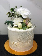 Dezzie Bakery Wedding Cake with Flowers Dezzie Bakery Wedding Cake with Flowers