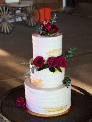 Dezzie Bakery Wedding Cake with Flowers Dezzie Bakery Wedding Cake with Flowers