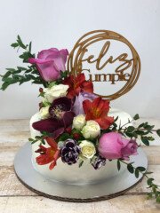 pastel vainilla con flores