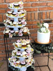 pastel y cupcakes boda abril