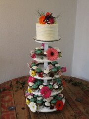 Dezzie Bakery Cupcake Tower with Symbolic Cake Dezzie Bakery Cupcake Tower with Symbolic Cake