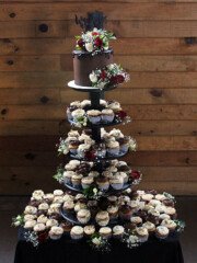 Dezzie Bakery Cupcake Tower with Symbolic Cake